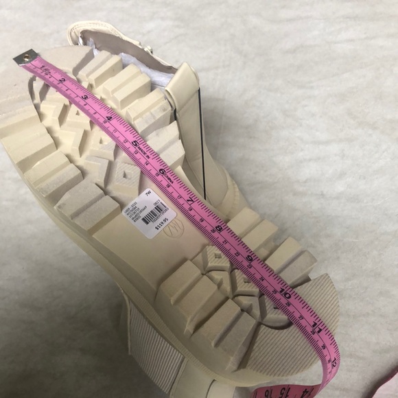 Lane Bryant Woman’s Dream Cloud Faux-Leather Super Lug Bootie Cream Size 7W - Picture 6 of 10